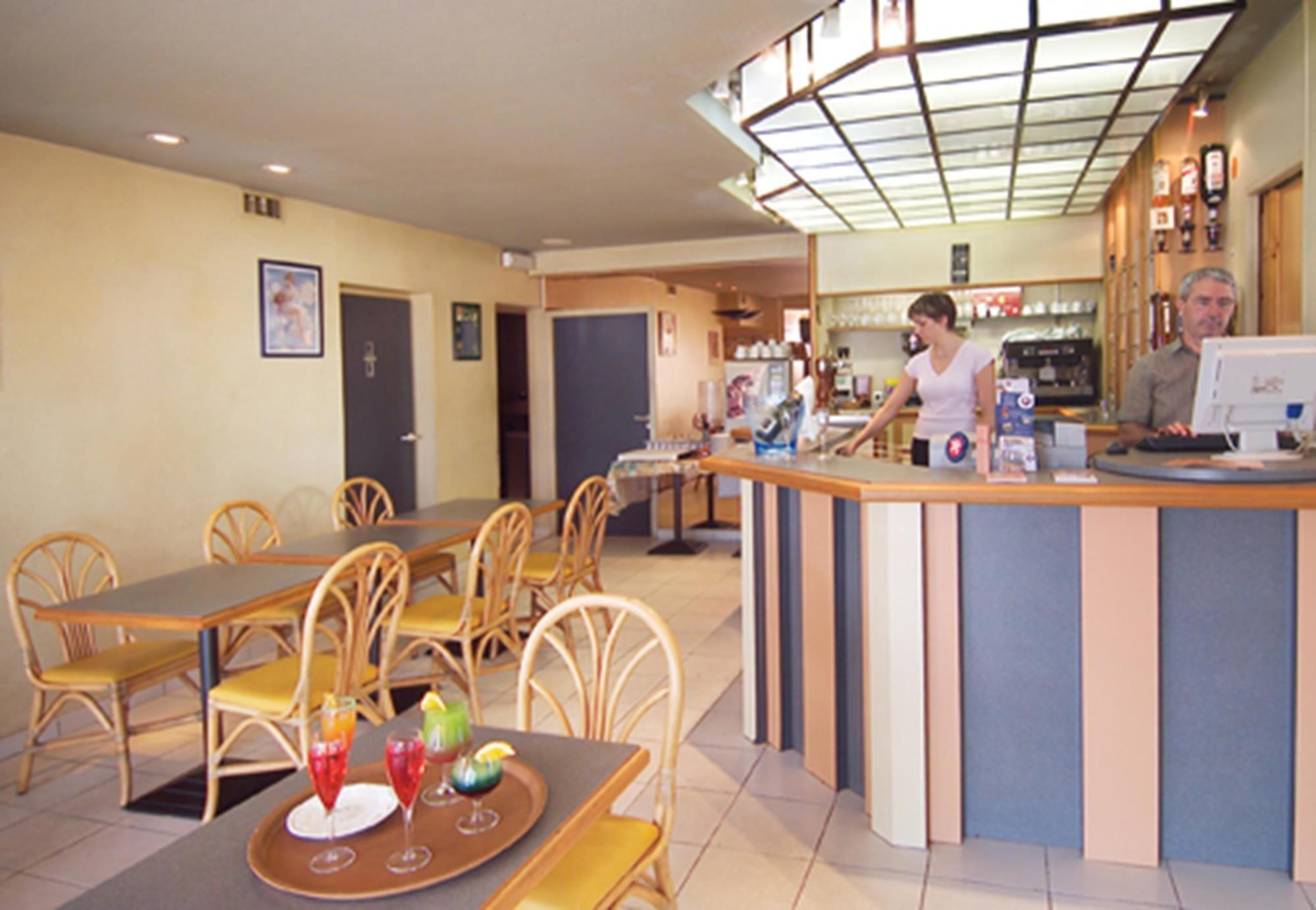 The Originals City, Hotel Le Boeuf Rouge, Сен-Жуниен Екстериор снимка
