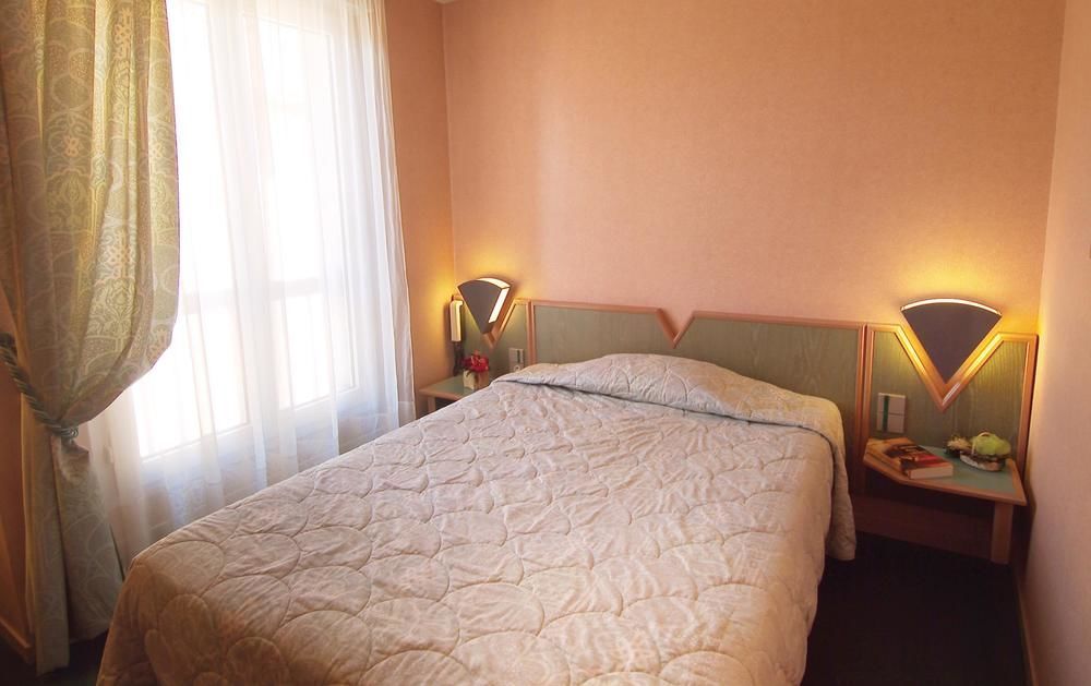 The Originals City, Hotel Le Boeuf Rouge, Сен-Жуниен Екстериор снимка