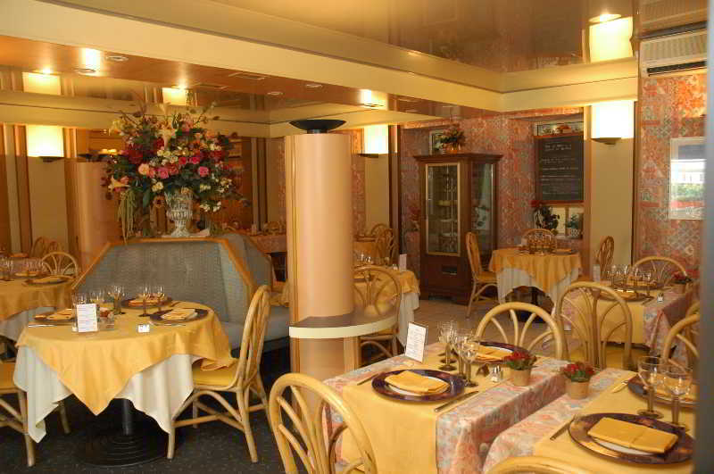 The Originals City, Hotel Le Boeuf Rouge, Сен-Жуниен Екстериор снимка
